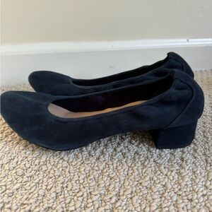 Bella Vita Navy Suede pump - Size 10